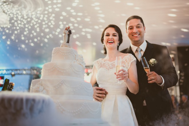 Os jornalistas Robson De Lazzari e Bruna Maestri Walter se casaram no último sábado, em Brusque, cidade natal dela. Ambos repórteres (e dos bons), ela da editoria de Vida Pública da Gazeta do Povo e ele da Rádio Transamérica e da Rede Massa, da editoria de Esportes, curtem merecida lua de mel em Nova York. Foto: Rafael Dalago |