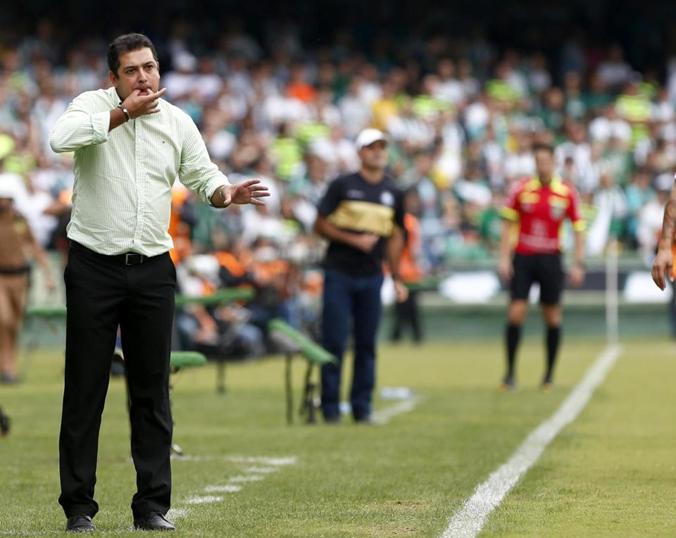 Marquinhos Santos disse que não há culpados pela perda do título paranaense. | Daniel Castellano/Gazeta do Povo