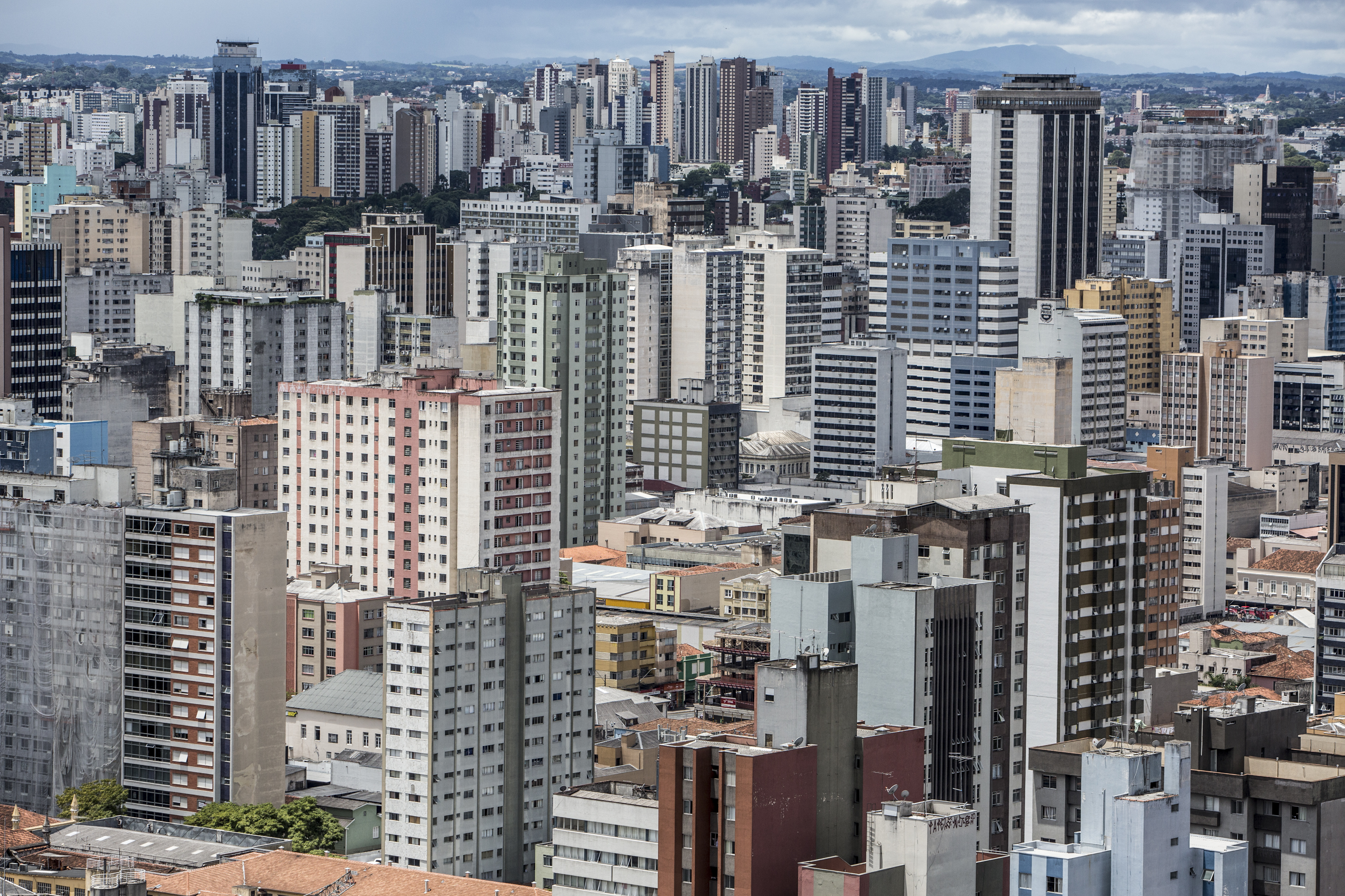 Preço do metro quadrado na capital pode ser até 54% mais caro de acordo com o bairro onde está localizado o  imóvel. | Henry Milléo / Gazeta do Povo