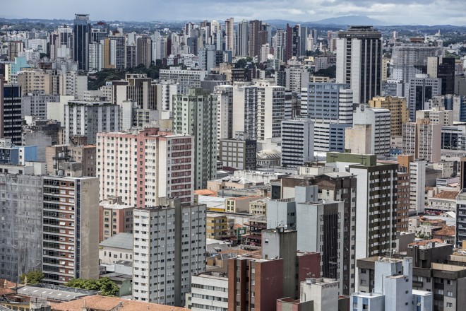 Preço do metro quadrado na capital pode ser até 54% mais caro de acordo com o bairro onde está localizado o imóvel. | Henry Milléo / Gazeta do Povo