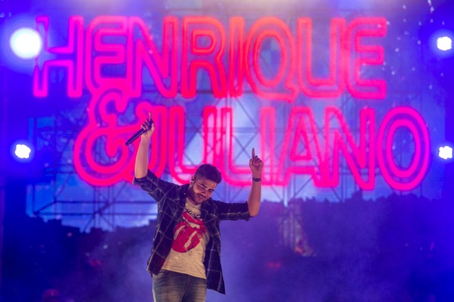 A dupla Henrique e Juliano foi a segunda a se apresentar. | Brunno Covello/Gazeta do Povo