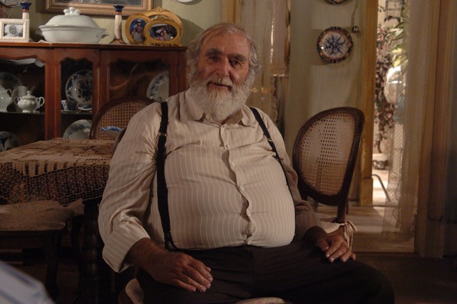 O recluso velho Bartô, em “Como uma Onda” (2004). Na trama, acreditava-se que ele era uma “assombração”, evitado na vila em que morava, | João Miguel Júnior/TV Globo