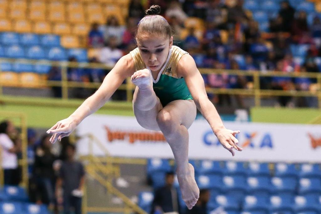 Flávia Saraiva chegou às finais na trave e no solo na primeira competição oficial na categoria adulto. | Ricardo Bufolin/CBG