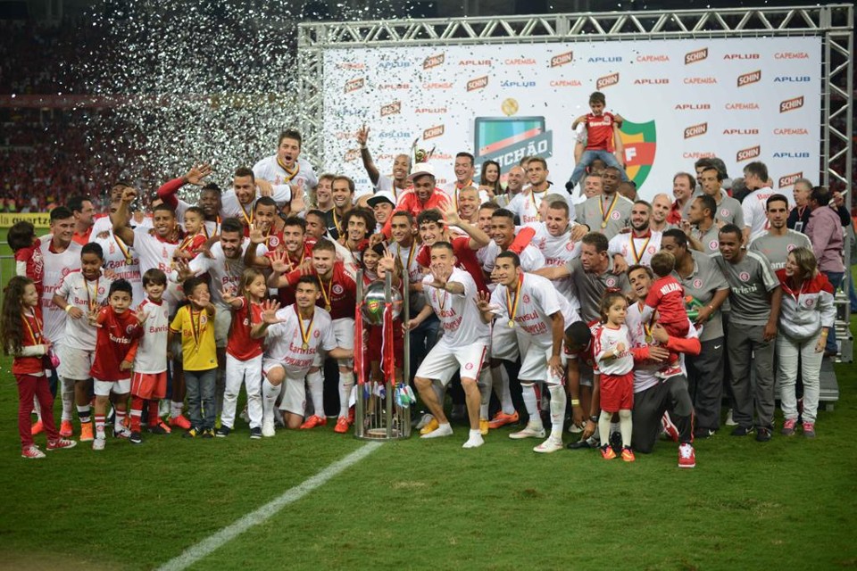 Inter comemora a conquista do Campeonato Gaúcho em cima do maior rival, o Grêmio | /