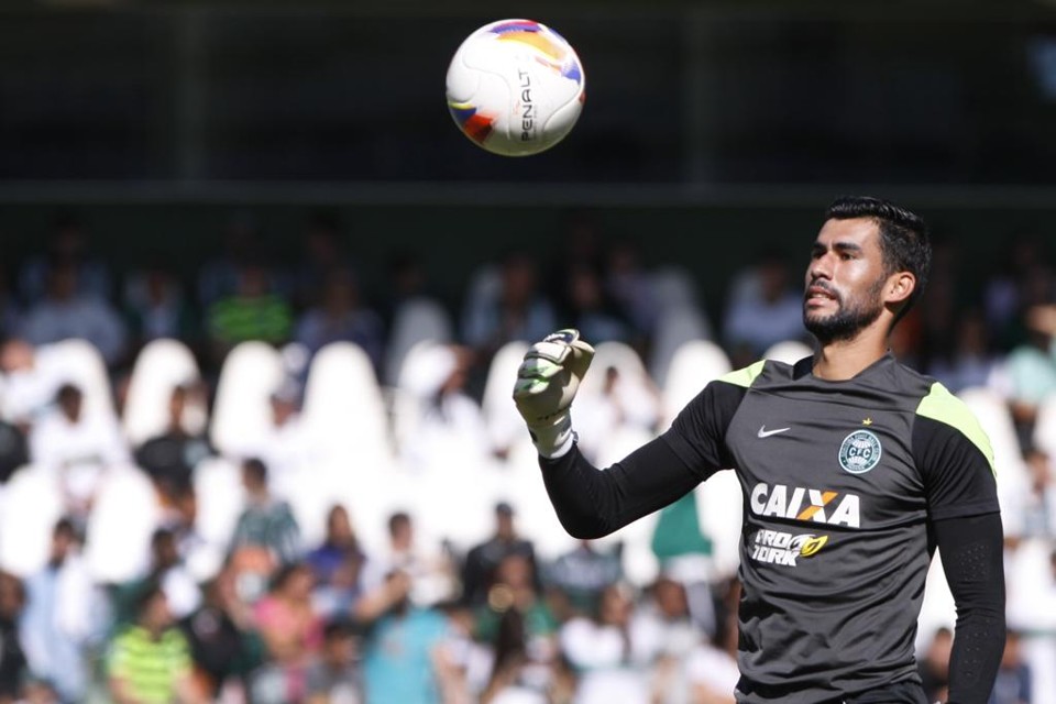 O Coritiba, com Vaná na reserva, terá trabalho duro para se redimir com a torcida pelo fracasso na decisão do Estadual. | Aniele Nascimento/Gazeta do Povo