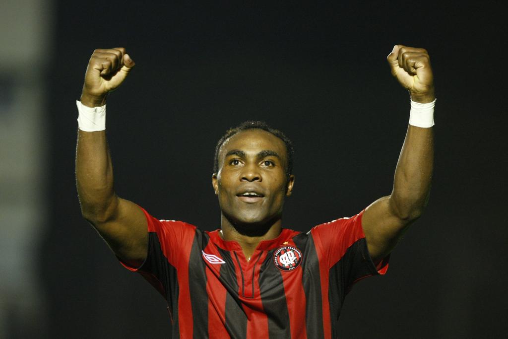 O colombiano Guerrón marcou quatro gols na goleada de 5 a 0 do Atlético sobre o Criciúma, em 2012. | Daniel Castellano / Gazeta do Povo