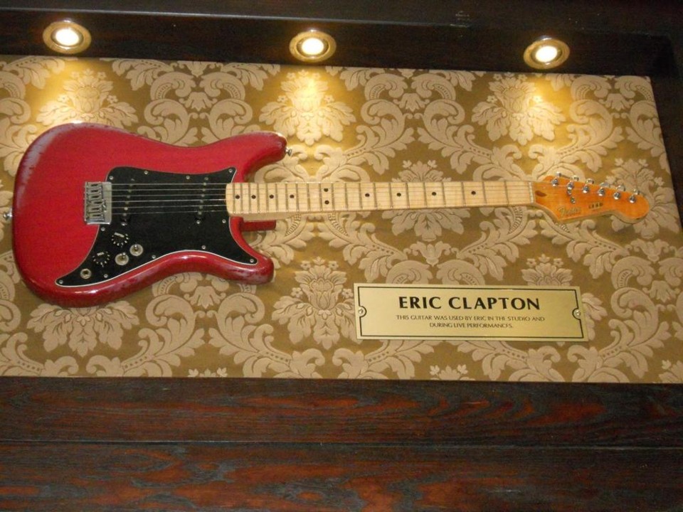 Guitarra doada por Eric Clapton é o item número1 da coleção. | Divulgação/