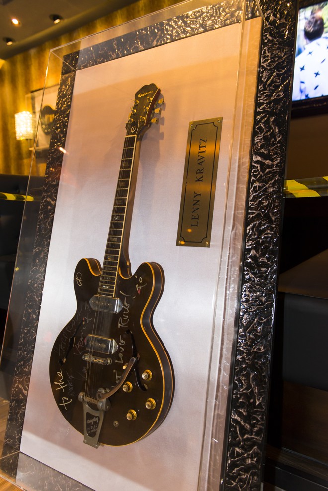 Guitarra de Lenny Kravitz. | Fred Kendi/Gazeta do Povo