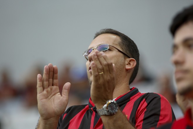 Mas a maioria do tempo o importante foi apoiar o time. | Henry Milleo/Gazeta do Povo