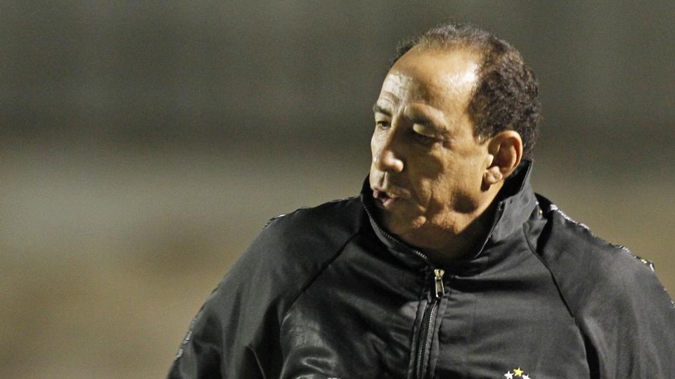Técnico Nedo Xavier ainda não sabe com quem poderá contar na estreia do Paraná na Série B. | Antônio More / Gazeta do Povo
