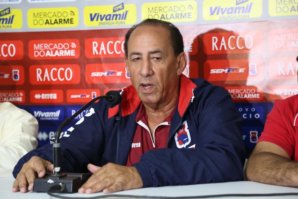 Nedo Xavier não descarta a chegada de mais reforços. | Ivonaldo Alexandre/Gazeta do Povo