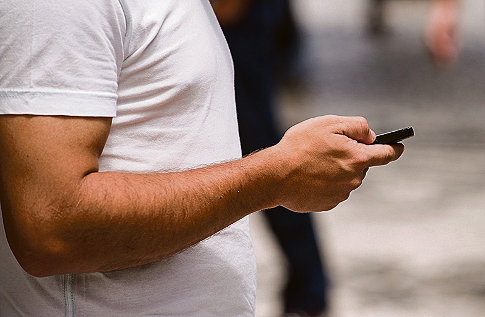 Custo dos aparelhos com 4G é uma das principais barreiras. | Lucas Pontes/Gazeta do Povo