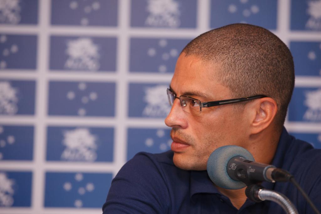 Alex esteve na Toca da Raposa II nesta sexta-feira para acertar os detalhes de um jogo de despedida com a camisa do Cruzeiro. | Vinnícius Silva/Light Press/Cruzeiro