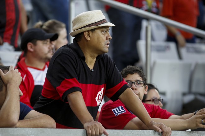Torcedor rubro-negro usa camisa histórica no jogo contra o Atlético-MG. | Henry Milleo/Gazeta do Povo
