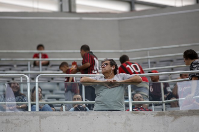 Tiveram aqueles riubro-negros que preferiram ver o jogo do último andar da Arena, com uma visão mais ampla. | Henry Milleo/Gazeta do Povo