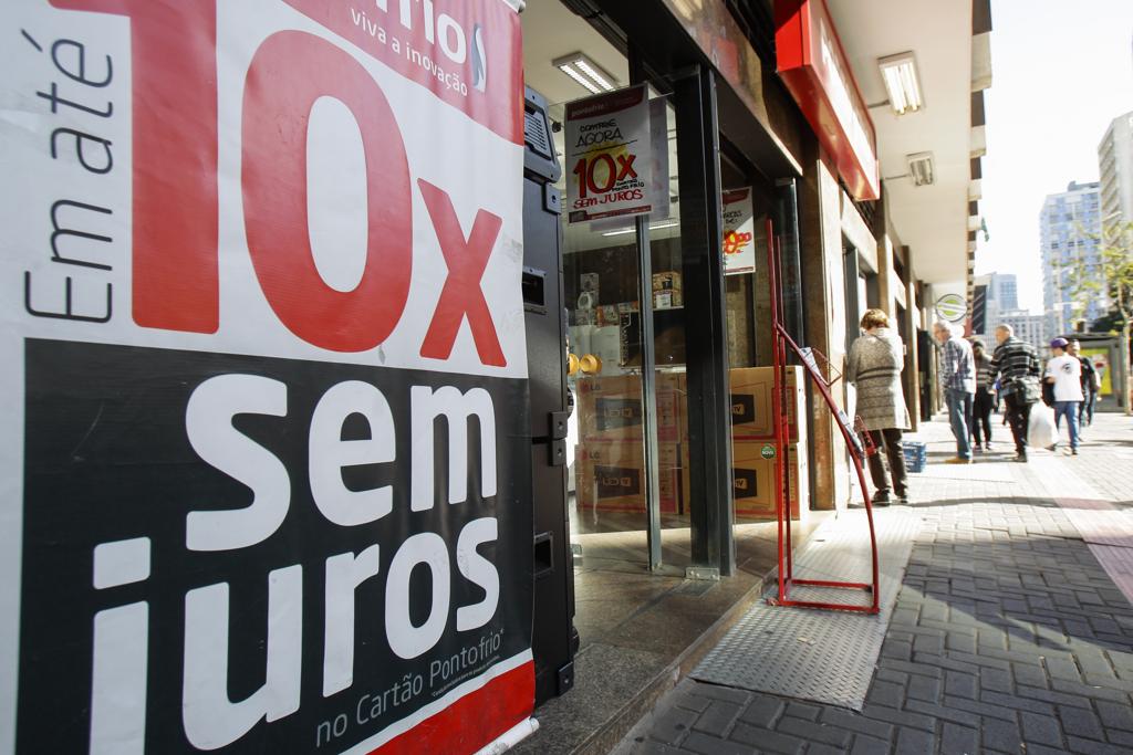 Loja de eltroeletrônicos em Curitiba: crédito foi a chave para o consumo da nova classe média. | Daniel Castellano/Gazeta do Povo