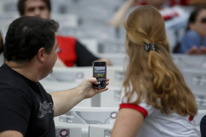 ... valia até uma selfie no estádio curitibano que teve quatro jogos da Copa do Mundo de 2014. | Henry Milleo/Gazeta do Povo