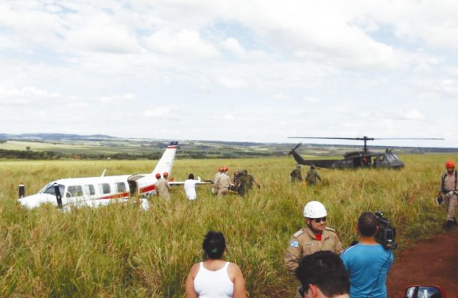 Avião com familia Huck fez pouso forçado em fazenda. | /Midiamix