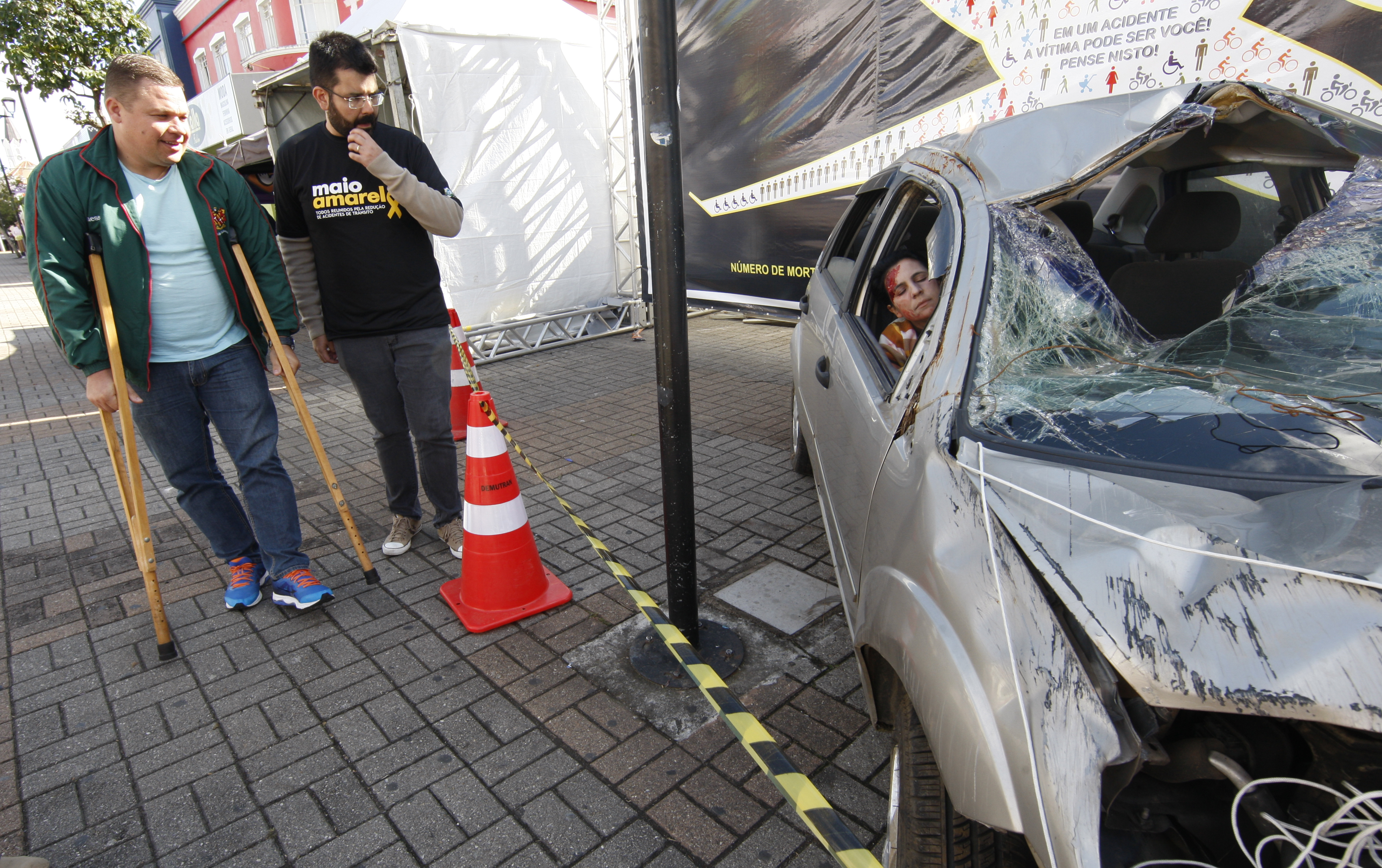 Tenda montada em São José dos Pinhais mostra o choque de se passar por um acidente. | Aniele Nascimento/Gazeta do Povo