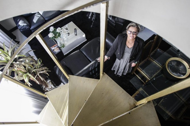 Walderez Merlin se tornou cliente de uma agência há oito meses: mais confortável do que procurar empregada com referências.” | Daniel Castellano/Gazeta do Povo