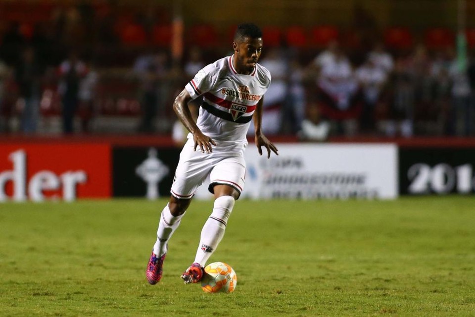 Misto de lateral e meia, Michel Bastos é o principal nome do Tricolor em 2015. | Marcos Bezerra/Folhapress