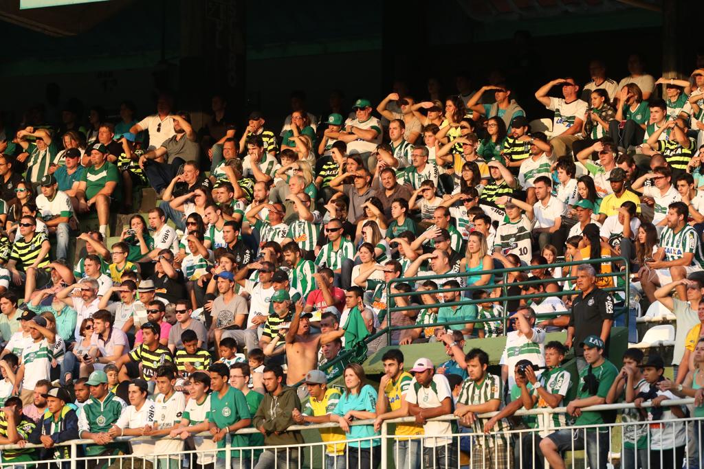 Em má fase dentro de campo, Coritiba muda preço de ingressos para atrair mais torcedores ao Couto Pereira. | Ivonaldo Alexandre/Gazeta do Povo