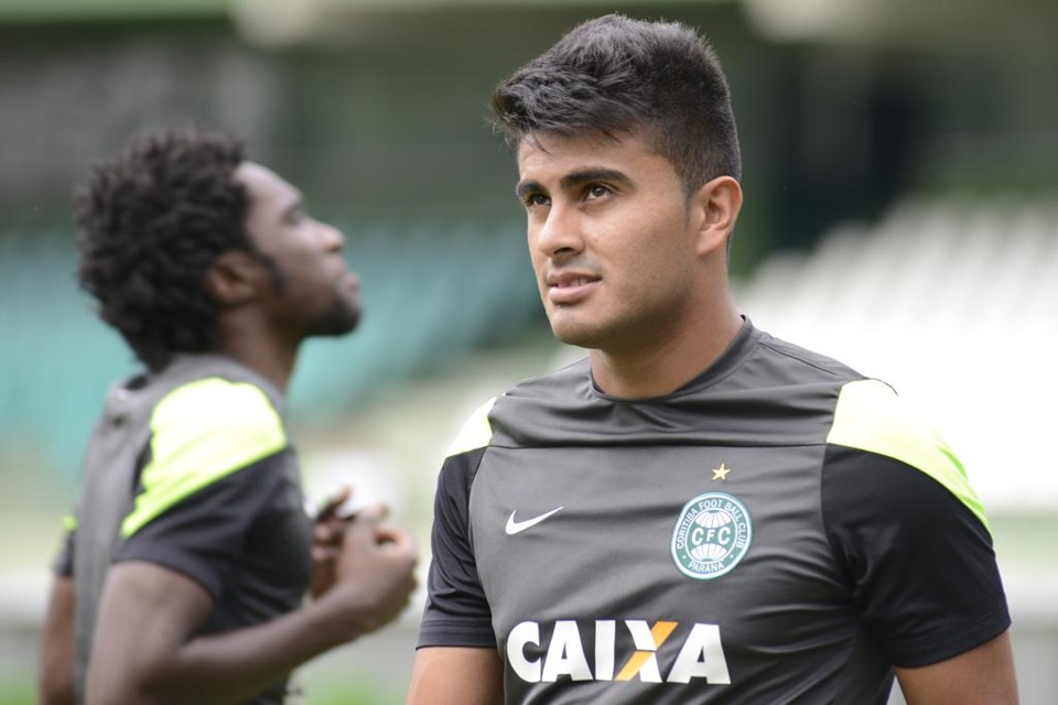 Rafhael Lucas treinou durante a semana e volta ao time. Artilheiro é a arma coxa-branca. | Henry Milleo/Gazeta do Povo