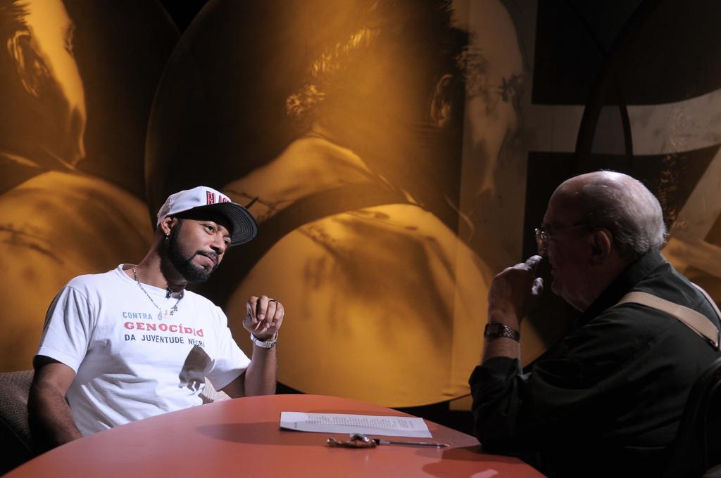 O professor Douglas Belchior, entrevistado por Abujamra. | Jair Magri/Divulgação