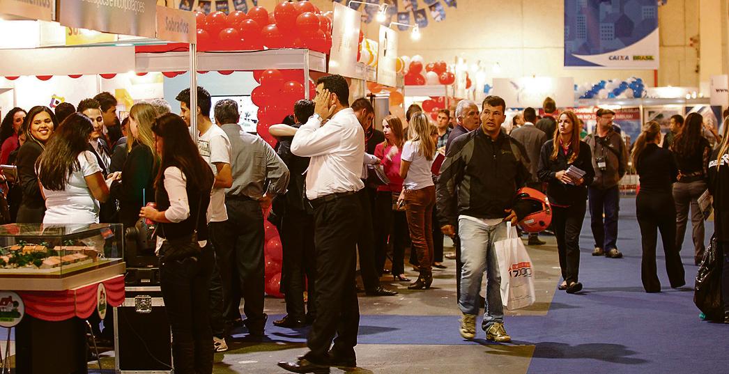 Edição de 2014 do Feirão da Caixa: apesar da oferta menor, Caixa espera atingir o mesmo faturamento do ano passado, de R$ 1,6 bilhão. | Hugo Harada/Gazeta do Povo