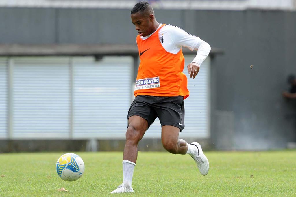 Robinho quer continuar no Santos, mas exige a quitação das pendências financeiras que chegam a R$ 7 milhões. | Ivan Storti/Divulgação Santos