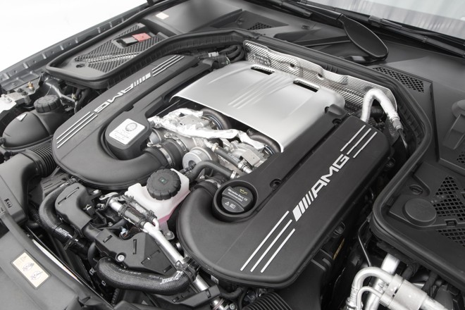 Cada bloco é feito artesanalmente pelos engenheiros da Mercedes, que deixam a sua assinatura no propulsor | Malagrine