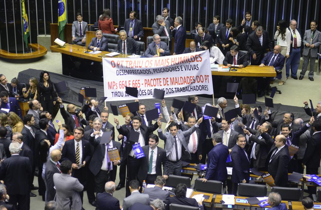 Votação da MP na Câmara voltou a atrair protestos de sindicalistas, que dizem ter sido “traídos” pela presidente Dilma. | Laycer Tomaz/Câmara dos Deputados