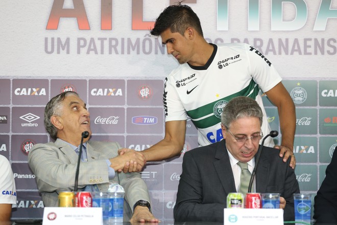 União entre as diretorias, com entrevista coletiva conjunta, marcou o único Atletiba da competição. | Ivonaldo Alexandre/Gazeta do Povo