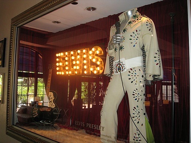 Roupa extravagante de Elvis Presley, no Hard Rock de Las Vegas. | Divulgação