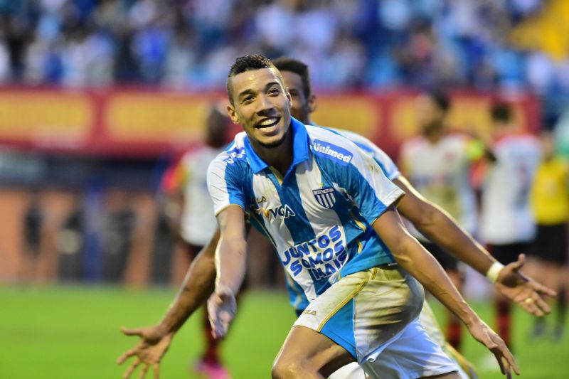 Hugo, do Avaí, comemora gol durante a partida contra o Flamengo | Mafalda Press/Folhapress