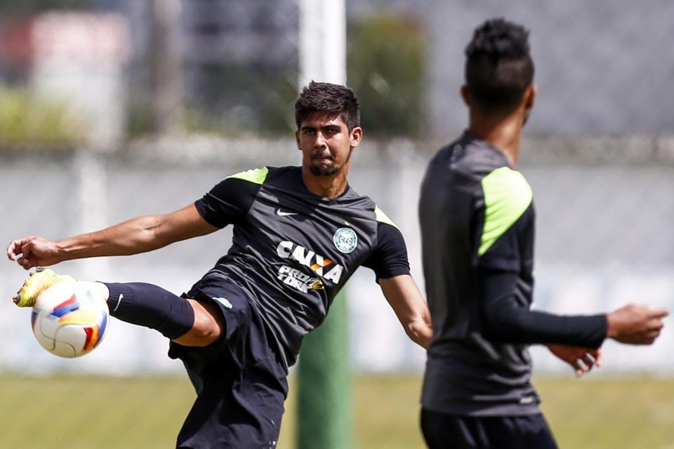 Depois do Cruzeiro, agora é a vez do Palmeiras fazer investida sobre Leandro Almeida. | Brunno Covello/Gazeta do Povo