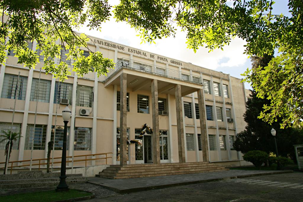 Na UEPG, o vestibular de inverno (julho) está mantido. Mas o de verão (dezembro) pode mudar de data. | Josue Teixeira/Arquivo/Gazeta do Povo