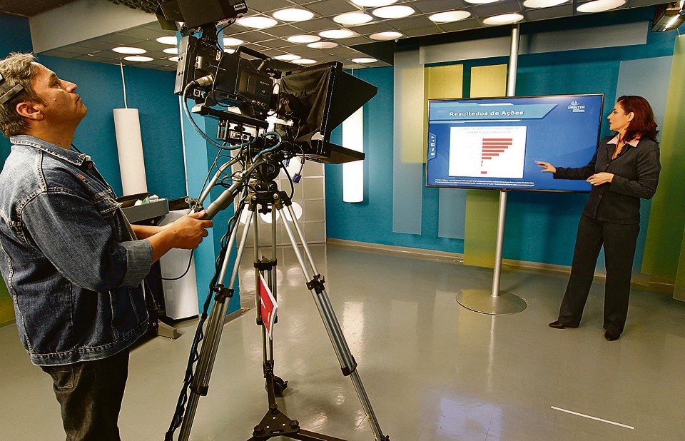 Estúdio de gravação do Centro de Criação e Desenvolvimento Dialógico da Uninter: conteúdo produzido para educação não presencial, | Fotos: Antônio More/Gazeta do Povo