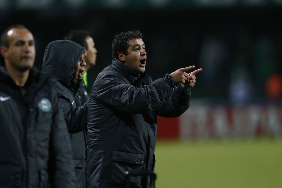 Marquinhos Santos elogiou a postura dos meias Ruy e Galhardo. | Felipe Rosa/Tribuna do Paraná