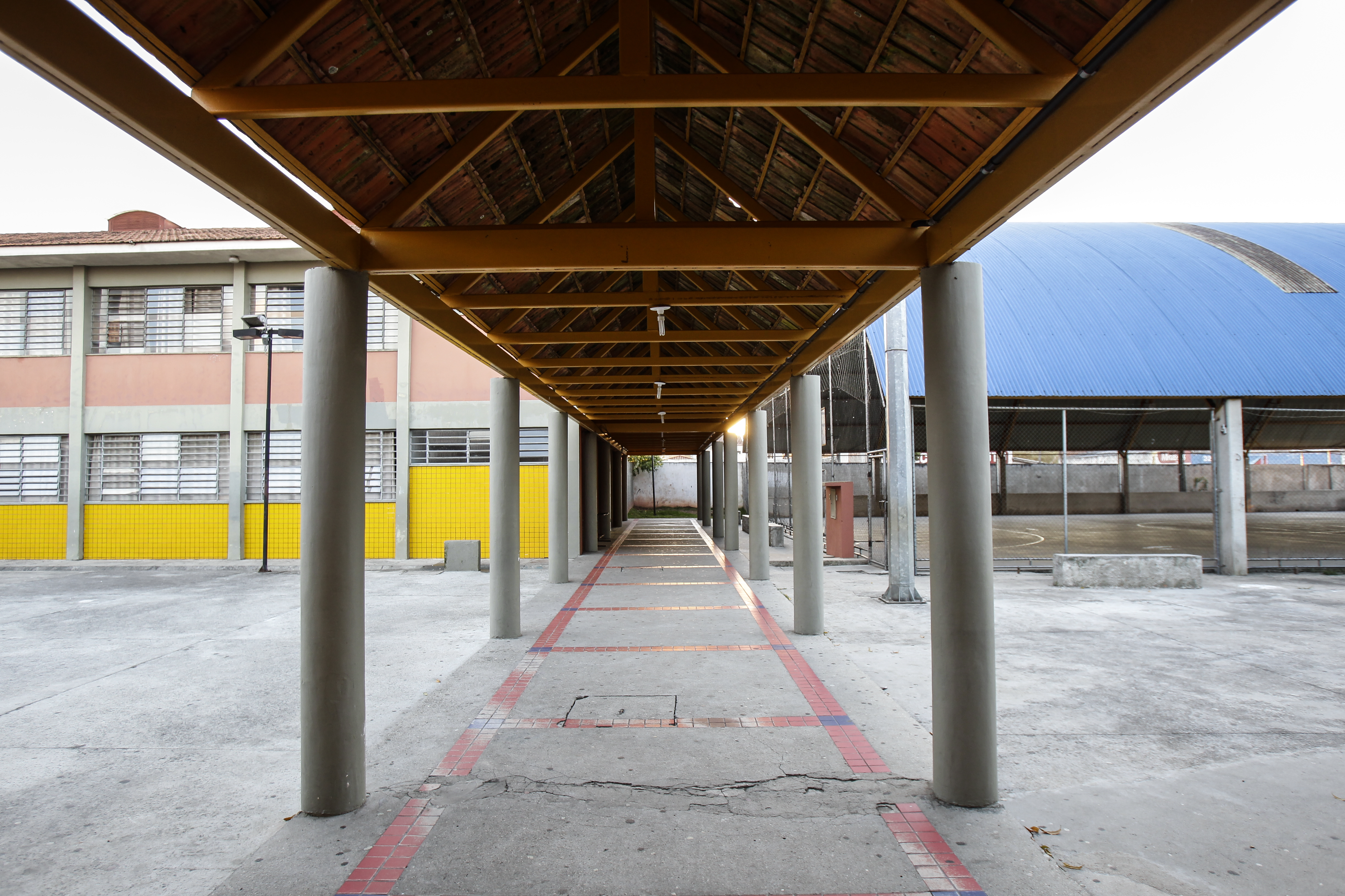 Em Curitiba, três das 163 escolas estaduais estão tendo aulas, apesar da greve dos professores. | Daniel Castellano/Gazeta do Povo