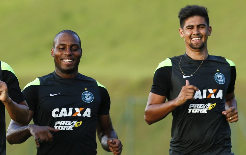 Luccas Claro pode estar a caminho do futebol turco, enquanto Leandro Almeida deve permanecer no Coritiba. | Hugo Harada/Gazeta do Povo