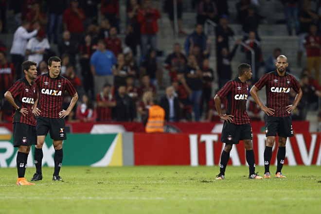 Rubro-Negro voltou a ter dificuldades atuando diante da torcida. | Felipe Rosa/TRIBUNA DO PARANA