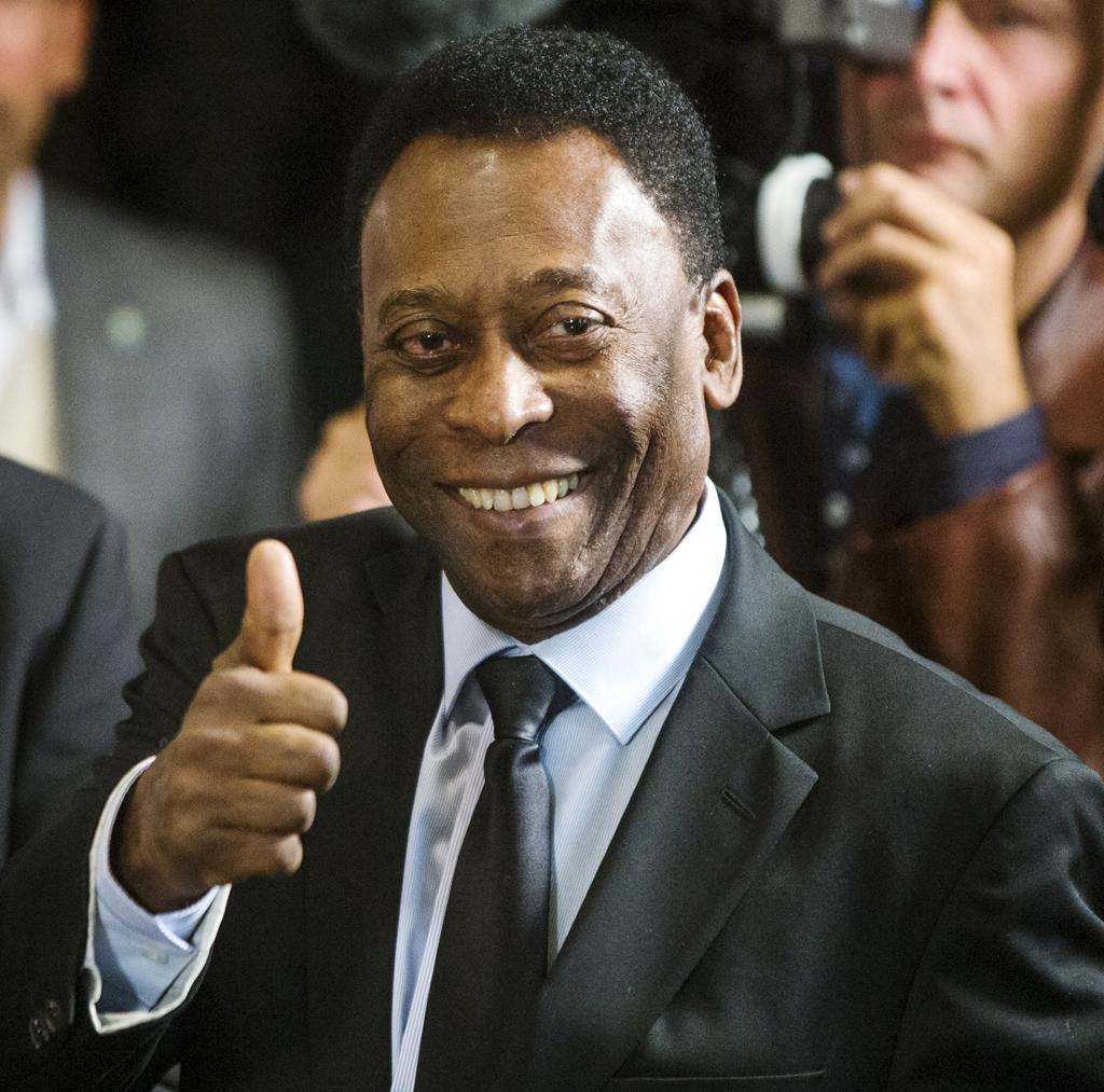 Pelé deixou o hospital neste sábado, dias após ser submetido a cirurgia | LUCAS JACKSON/REUTERS