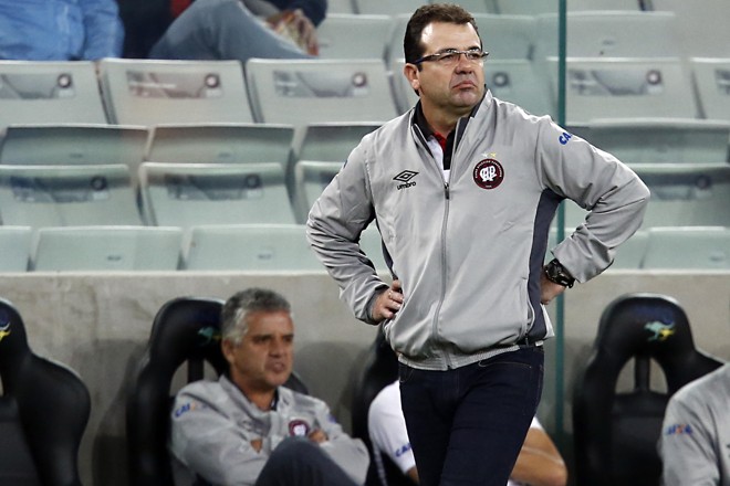 Técnico Enderson Moreira foi um dos cinco que comandaram o Atlético nesse Estadual. | Albari Rosa/Gazeta do Povo