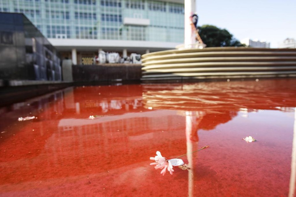 A jovem é uma dos quatro alunos da UEL detidos por policiais à paisana durante o confronto | Daniel Castellano/Gazeta do Povo