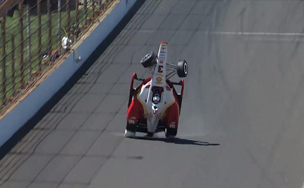 Brasileiro Helio Castroneves saiu ileso de acidente durante testes em Indianápolis. | Reprodução/Indycar