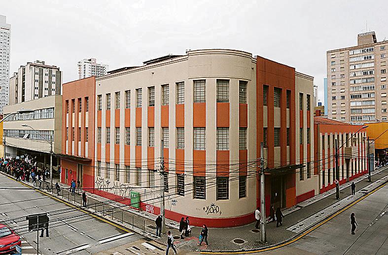 Sede da Receita em Curitiba: problema começou em 2004. | Alexandre Mazzo/Gazeta do Povo