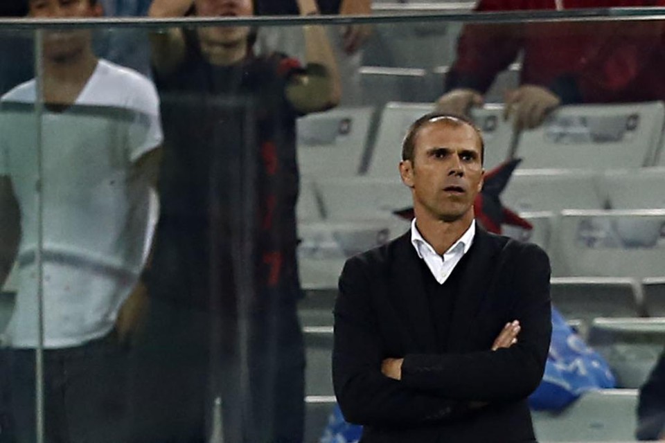 Milton Mendes promoveu cinco mudanças no time titular usado pelo antecessor, mas “devolveu” Coutinho à formação inicial. | Felipe Rosa/Tribuna