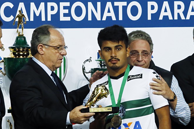 Artilheiro do Paranaense, com 12 gols, Rafhael Lucas não pode comemorar muito por causa do vice-campeonato. | Albari Rosa/Gazeta do Povo