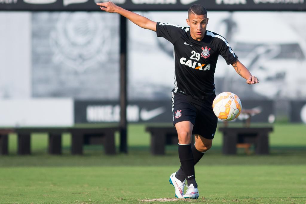 O corintiano Guilherme Arana, lateral de 18 anos, acertou seu empréstimo para o Atlético até dezembro. | Rodrigo Gazzanel/Folhapress
